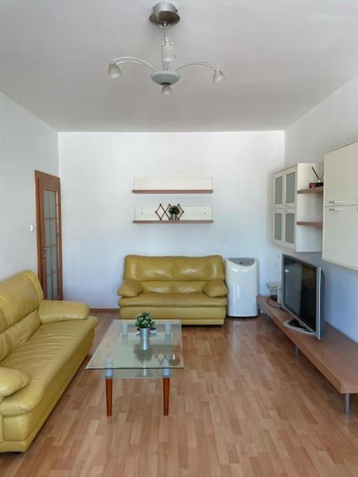 Apartman Obchodna Bratislava Buitenkant foto